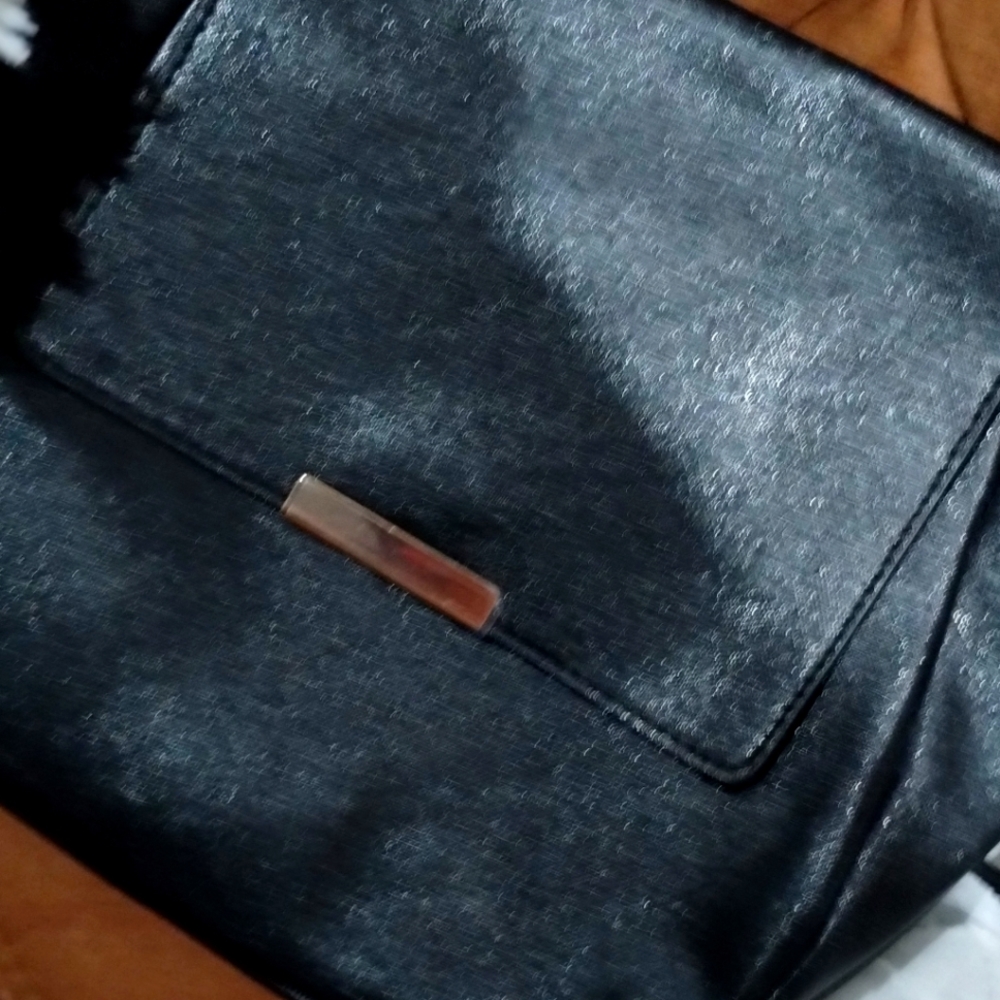 Black cross body bag by ion